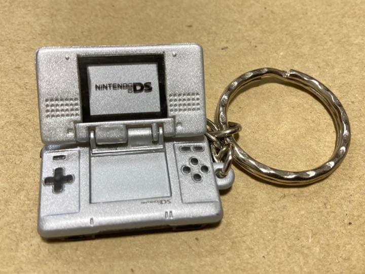 Nintendo 任天堂 ニンテンドーDS キーホルダー レトロゲーム ハード