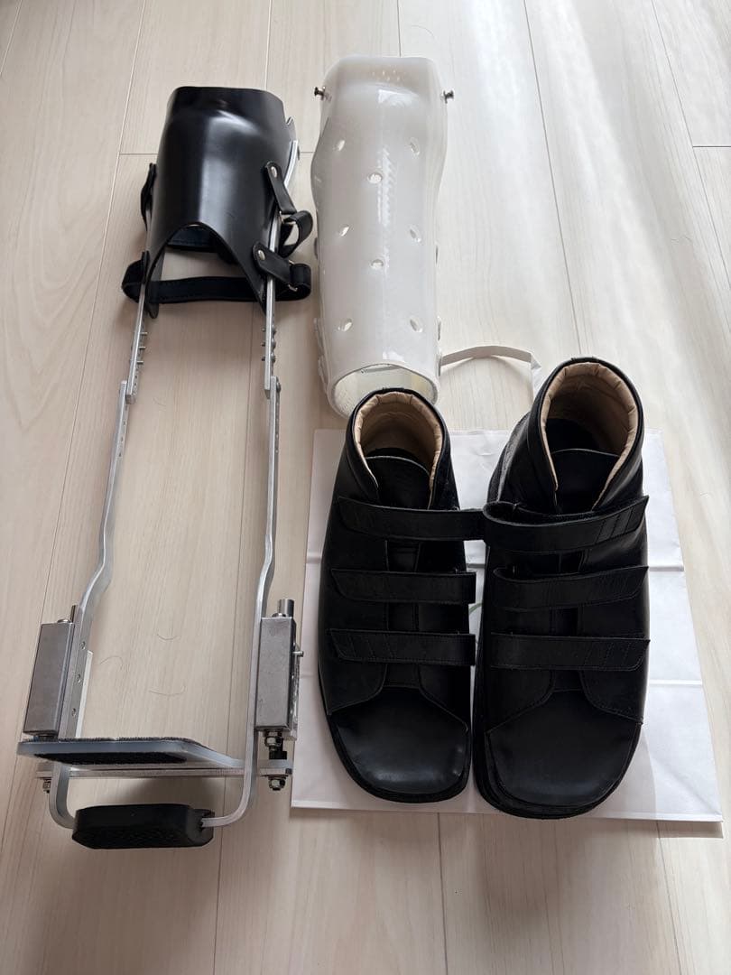 PTB装具　右足首骨折