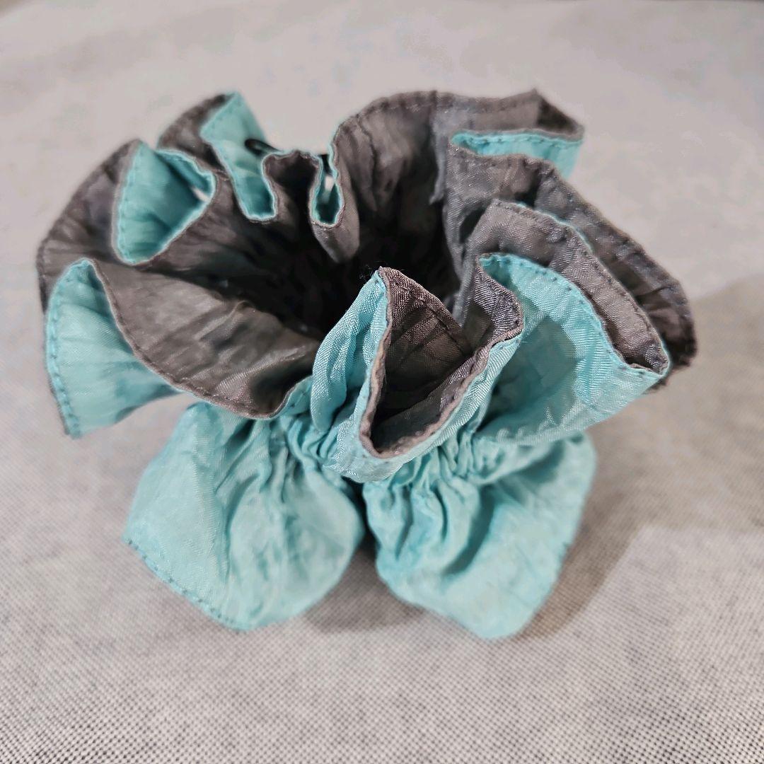 acca　 シュシュ　ブルー　グレー 　シルク（ほぼ未使用、試着のみ）