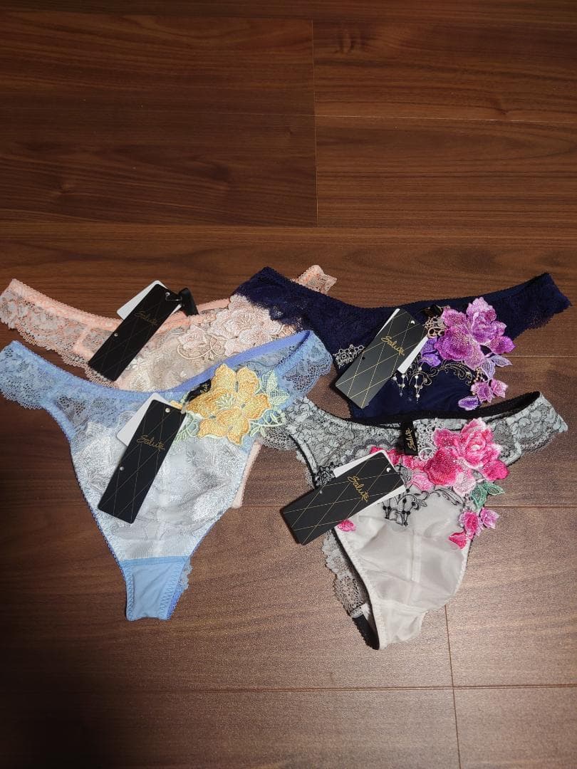 サルートLサイズ　花柄刺繍 Tバックショーツセット（レア商品セット）新品未使用