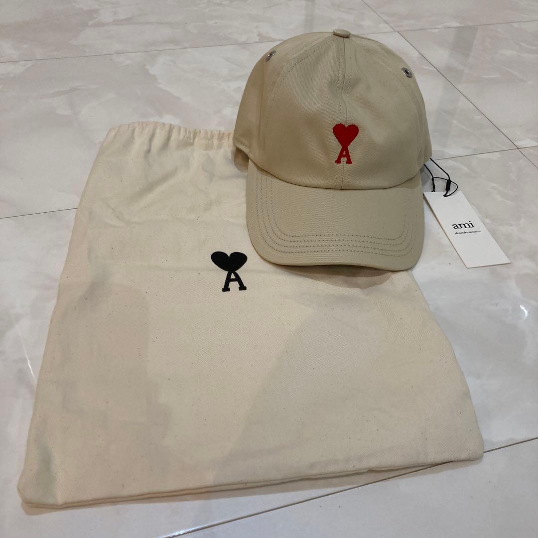 新春価格！新品　アミ　ami ベージュキャップ ハート刺繍 収納袋付き