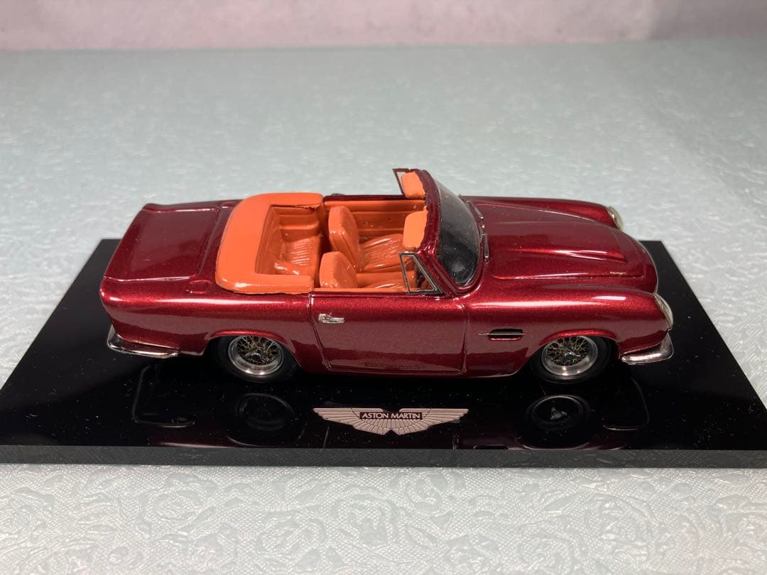 Illustra製 ホワイトメタルベースのアストン・マーティンDB6 ボランテ