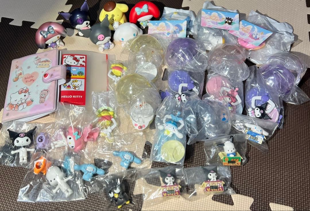サンリオ フィギュア グッズ ガチャガチャ まとめ売り 価格の相談⭕️ サンリオキャラクターズ みんなでお祝いフィギュア｜ガシャポン