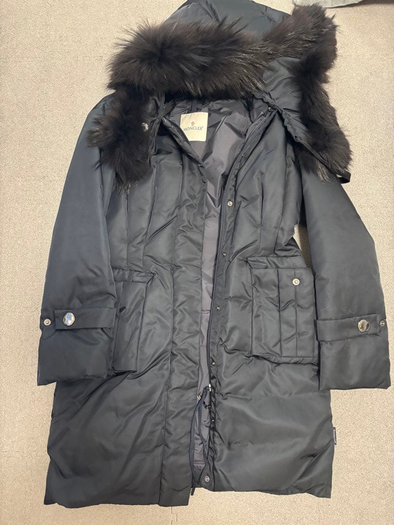 モンクレール　フード付きブラックダウン　レディース　最終値下げ モンクレール MONCLER モンクレール ダウンジャケット レディース