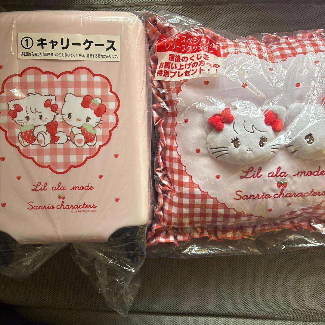 Lil ala mode サンリオ　一番くじ　キャリーケース　クッション マット