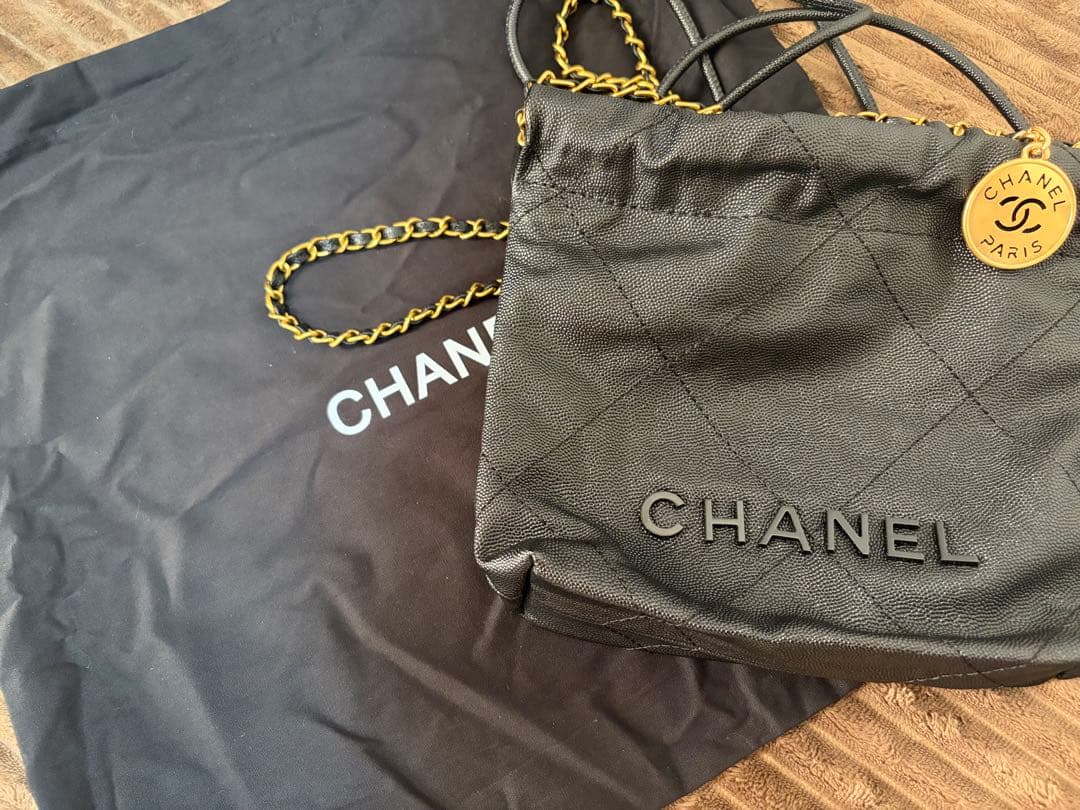 ♡美品♡CHANEL22ミニ　ブラック ノベルティ 争奪戦】CHANEL 22 ミニハンドバッグ シャイニー カーフスキン (CHANEL
