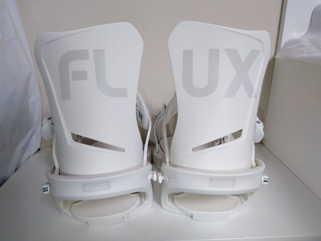 24-25 FLUX DS ホワイト M（未使用）スノーボードビンディング FLUX BINDINGS（フラックスバインディング） FLUX フラックス DS 24-25