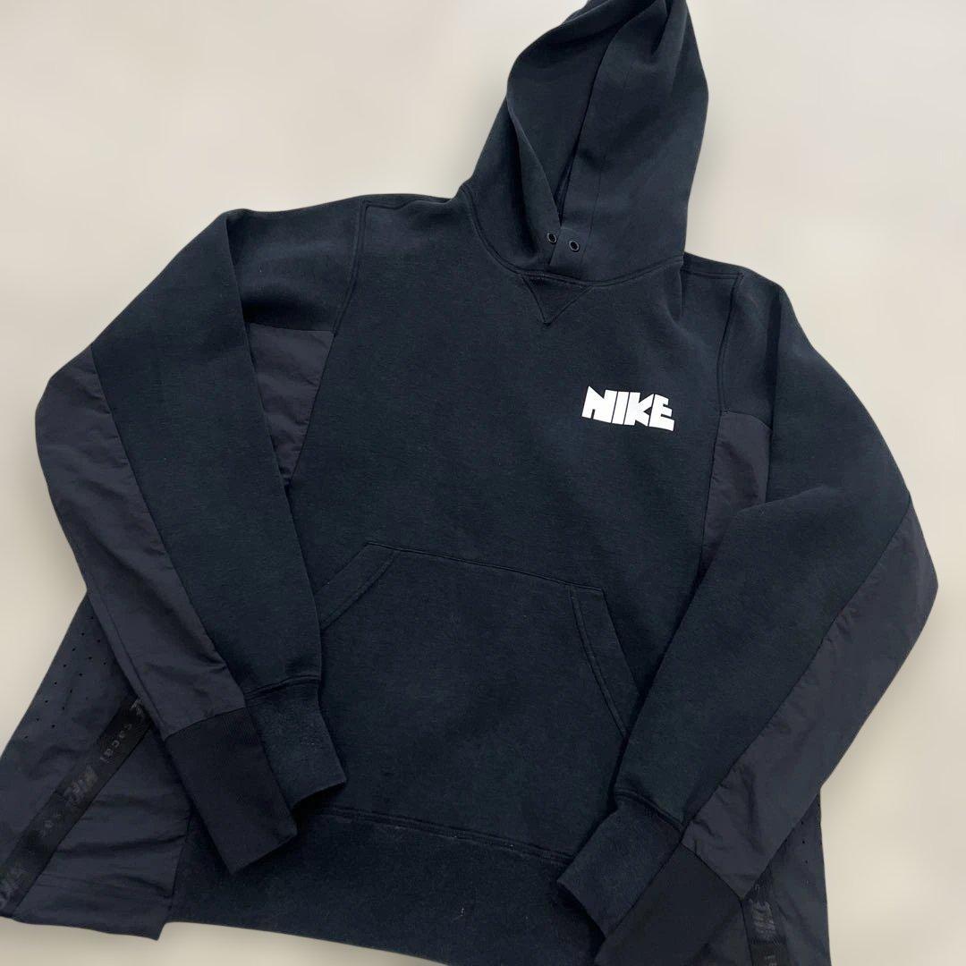 NIKE ✖️sacai ブラック フード付きパーカー　紐なし
