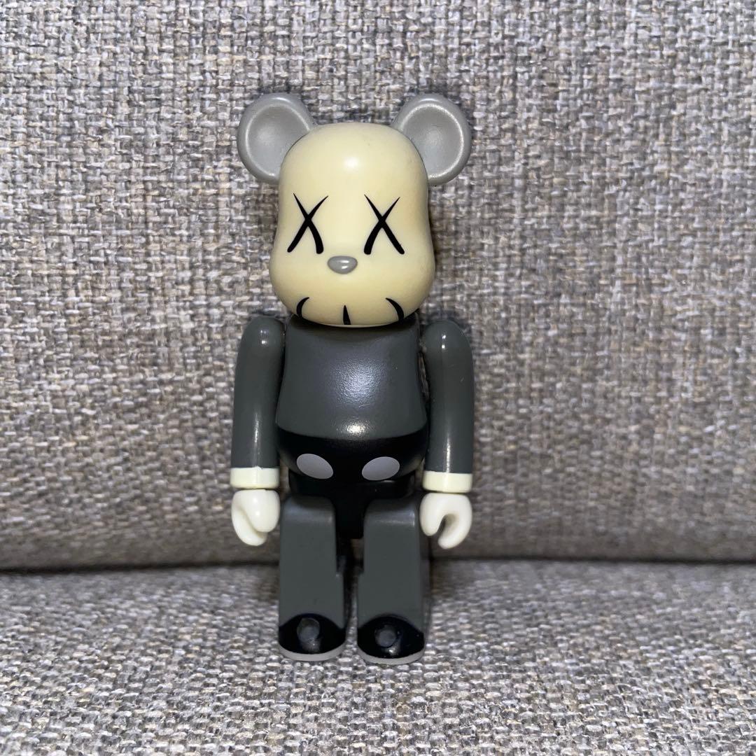 ベアブリック　シリーズ4 シークレット　100%　カウズ　KAWS