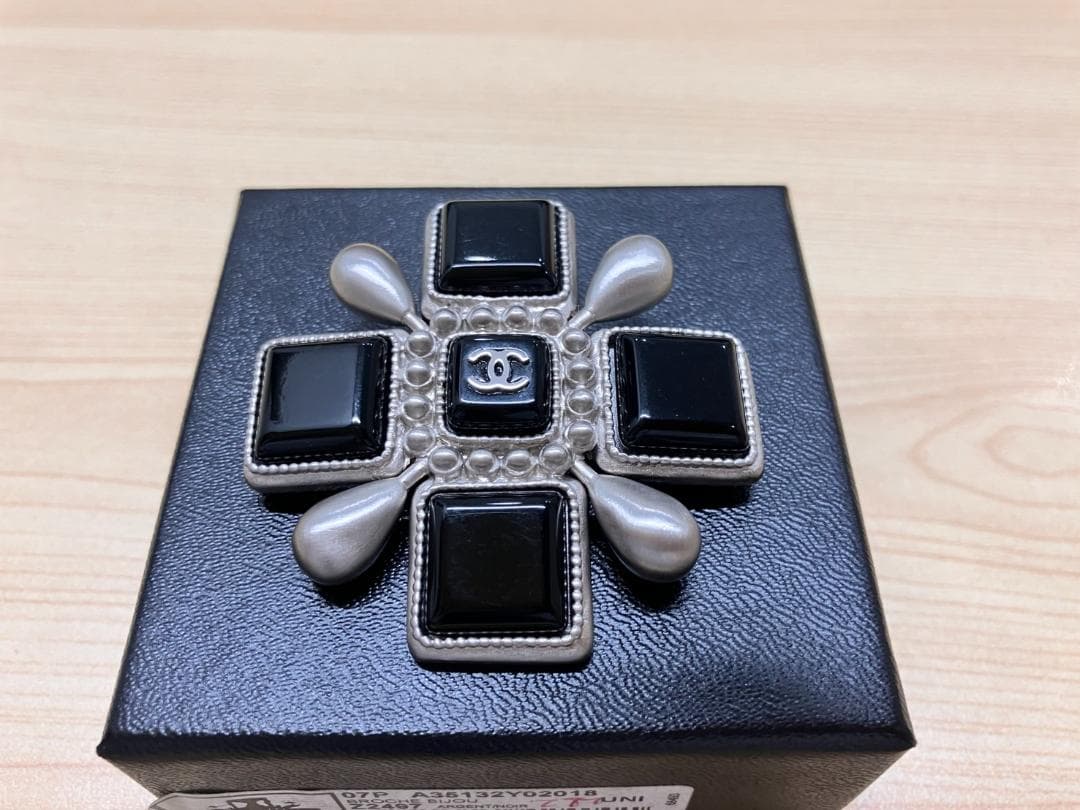 K*Y様 2007PCHANEL クロス型ブローチ A35132Y02018