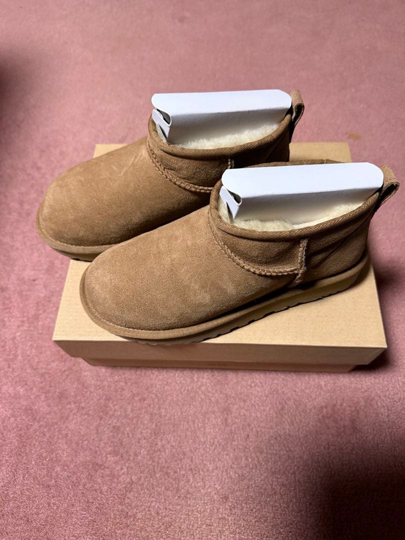ムートンブーツ　アグ クラシックウルトラミニ23.0cm