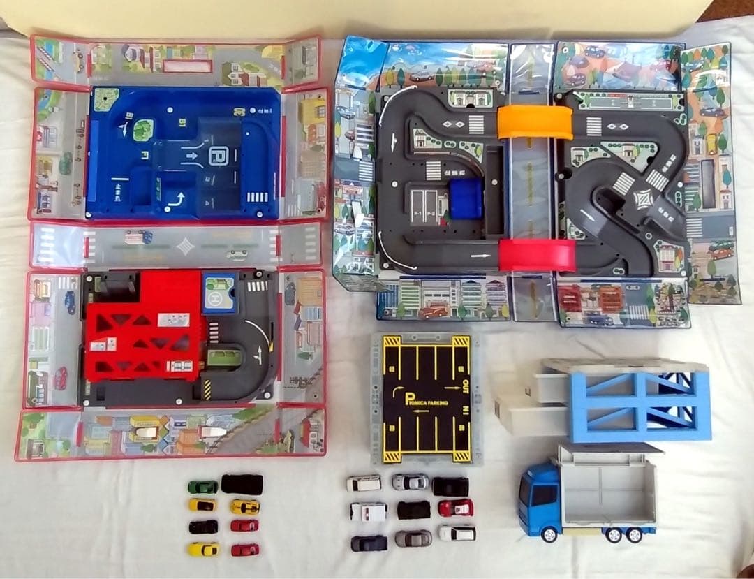 トミカ 大量まとめ売り 街・道路プレイマップ 立体駐車場 トラック ミニカー付き