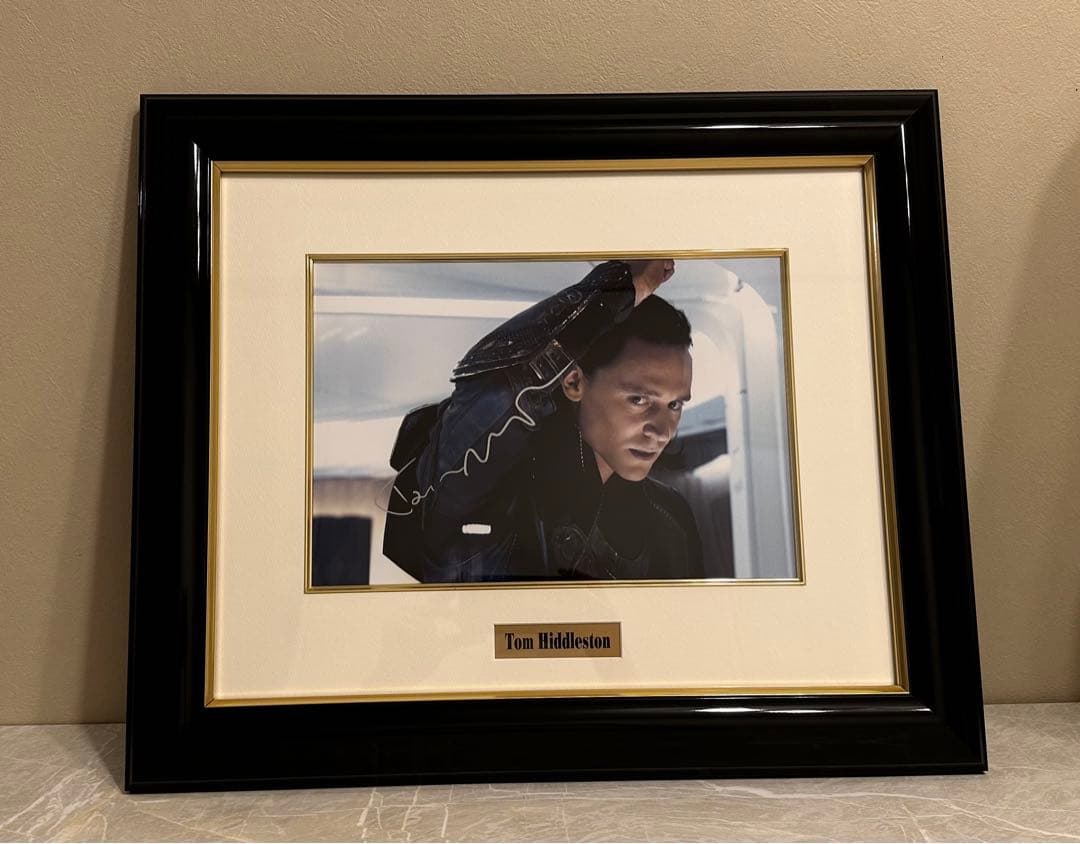 【直筆サイン】トムヒドルストン　アベンジャーズ　ロキ