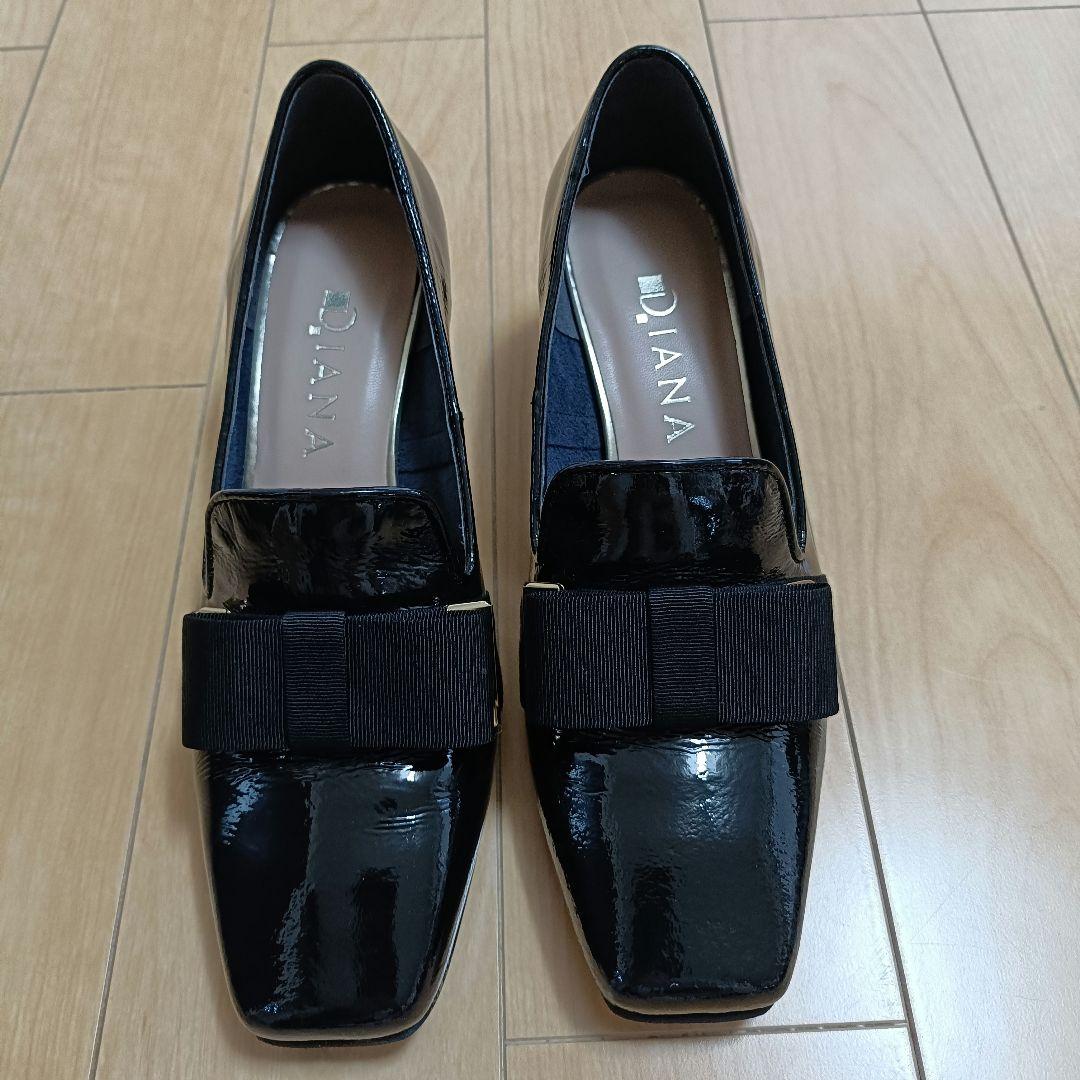 DIANA ブラック スクエアトゥパンプス エナメル