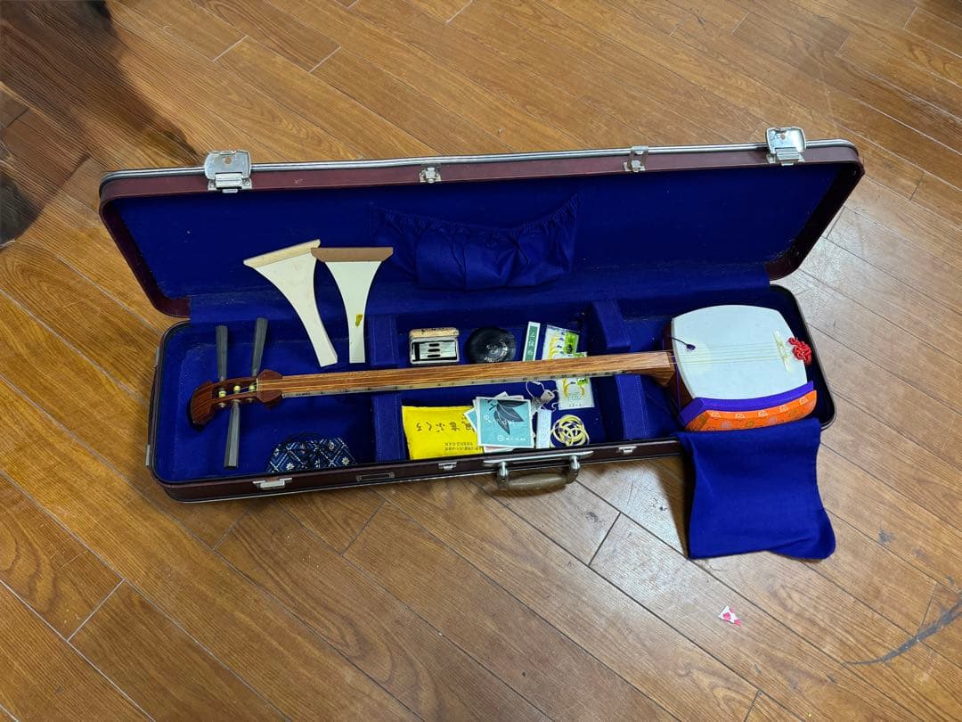 三味線　ハードケース付き　備品付き　弦楽器