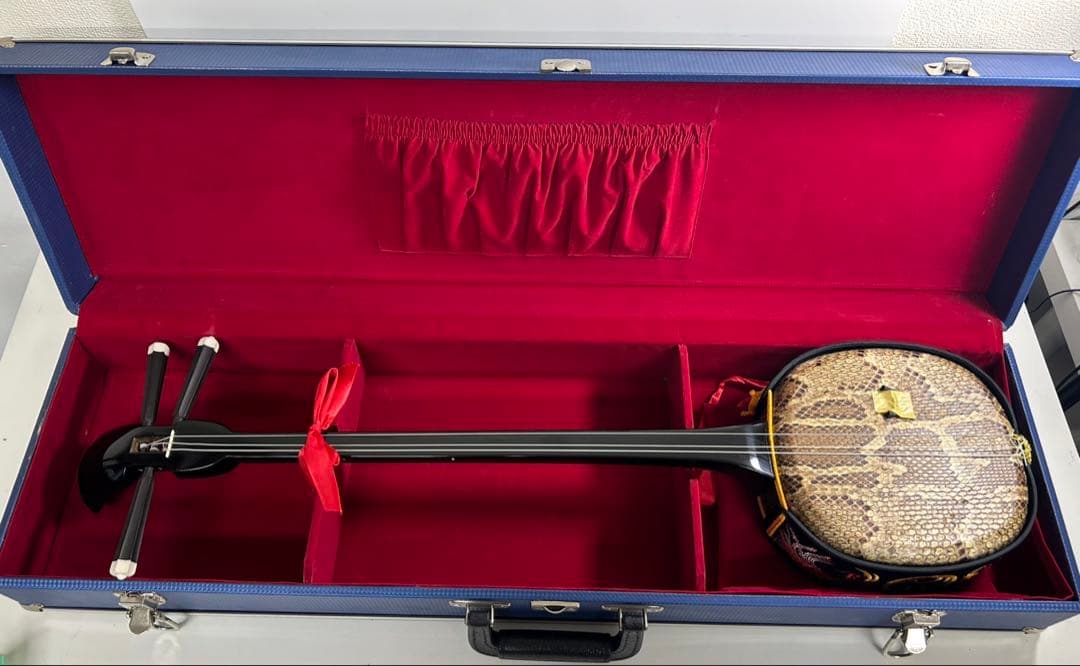④ 沖縄 三線 本蛇革 ハードケース付き 初心者 入門 蛇皮 本革