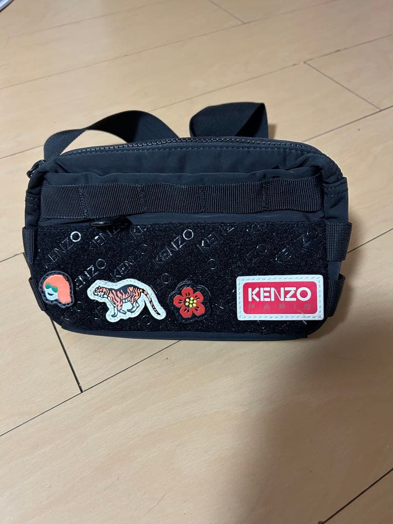 KENZO ブラック ボディバッグ パッチ付き オンライン ショップ 安いファッション - KENZO ブラック ボディバッグ