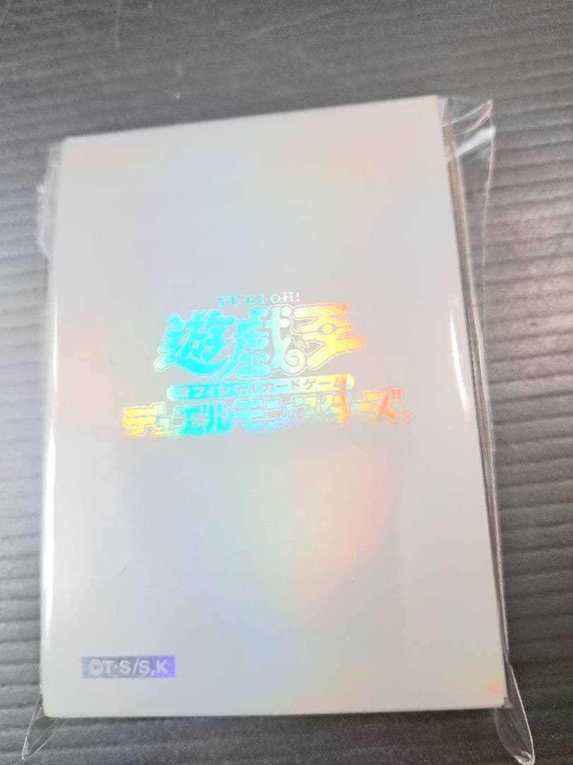 遊戯王 閃光の波動 初期ロゴ スリーブ 65枚 白　　希少 遊戯王 閃光の波動 初期ロゴ スリーブ 65枚 白 希少 遊戯王 閃光の波動