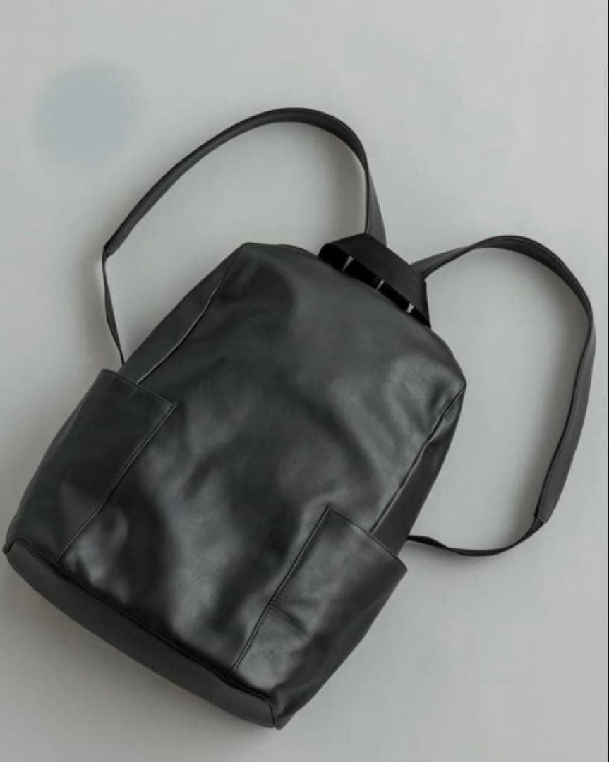 美品 イアパピヨネ 2023年福袋 レザーリュック 本革 バッグパック 黒