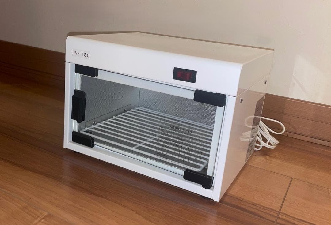 【早い者勝ち】　殺菌燈式電気消毒器　UV-180　◆日鈑工業◆美容室・理容室◆ 小型卓上型 紫外線消毒器・保管庫UV-180ステリライザー(ボーテ