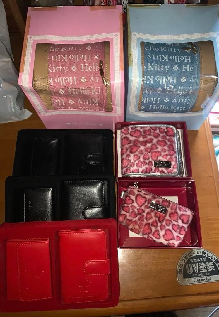 Hello Kitty 円筒形バッグ　 ハローキティ　ケース　カードケース