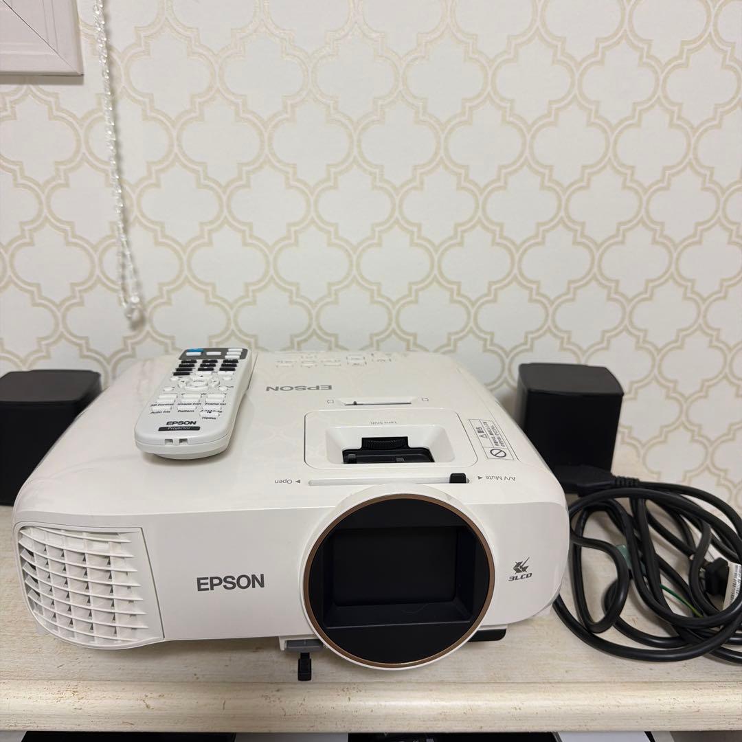 EPSONプロジェクター　EH-TW5650 レンタル】プロジェクター EPSON EH-TW5650 フルHD - プロジェクター