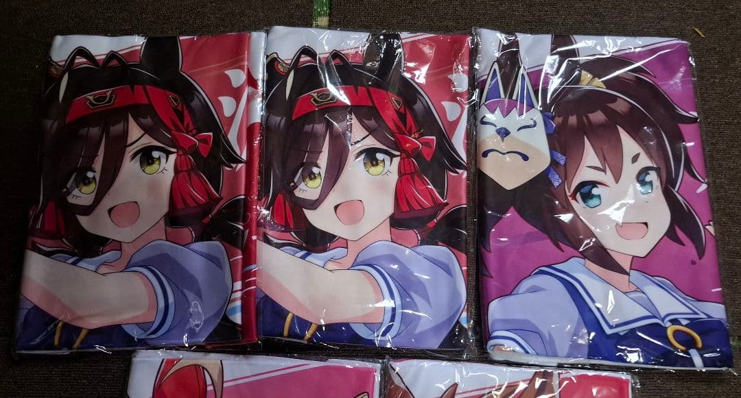 ウマ娘 公式応援タオル4枚とクッションとうちわとクリアファイル7枚