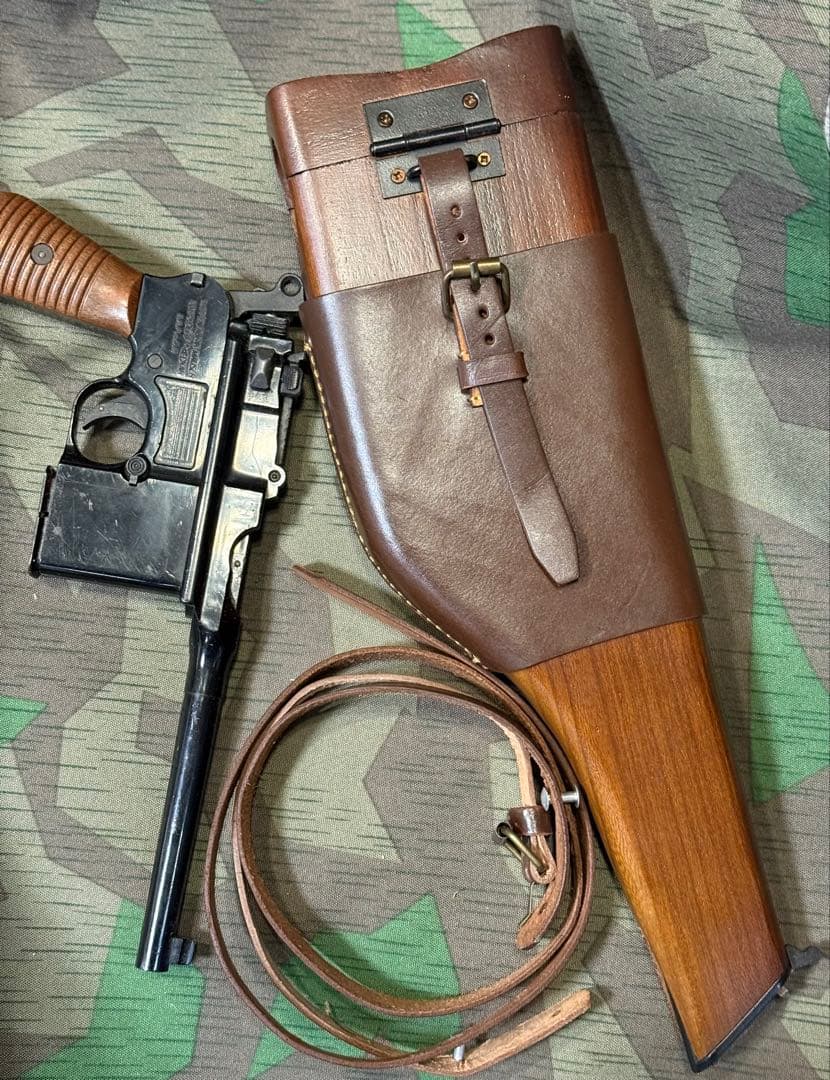 ❺ドイツ軍　モーゼルM712用木製ホルスター&ホルダーとスリング(レプリカ)