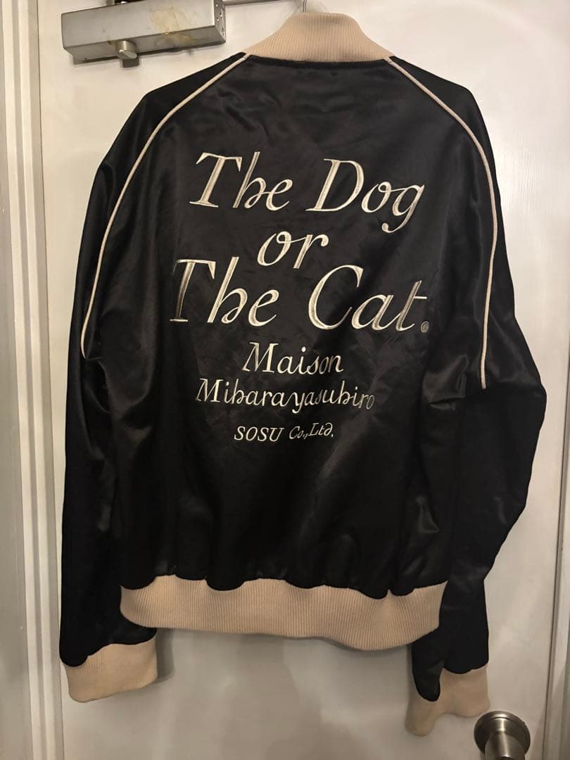 メゾンミハラヤスヒロ 22AW ノーカラーサテンジャケット バック刺繍