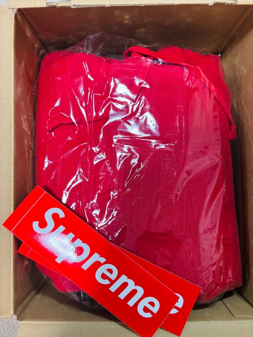 トップス Supreme embossed logo hooded sweatshirt