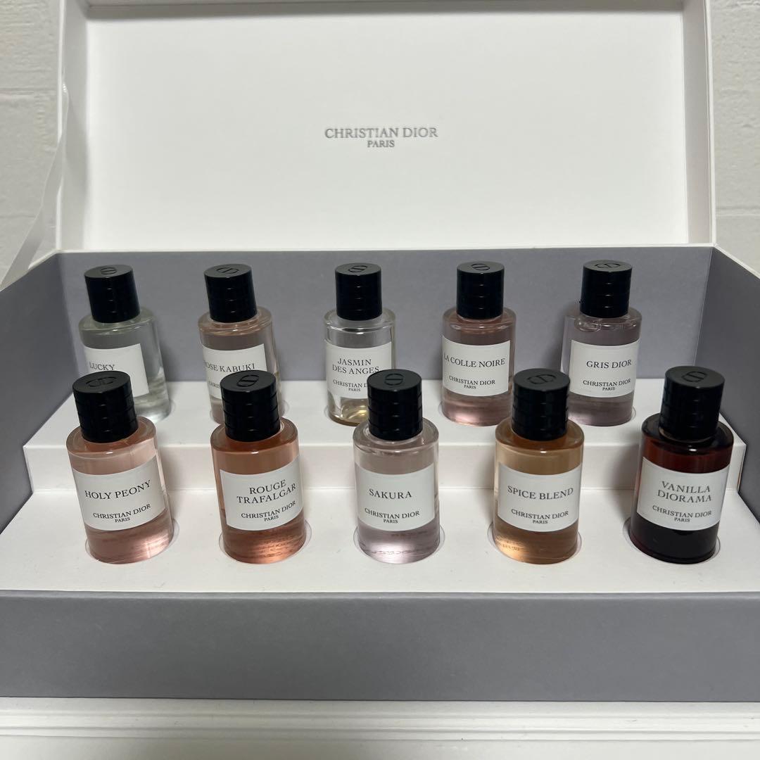 クリスチャンディオール　ミニチュアコレクション　香水セット Amazon.co.jp: [ラッピング済み/ショップバッグ付] Dior メゾン