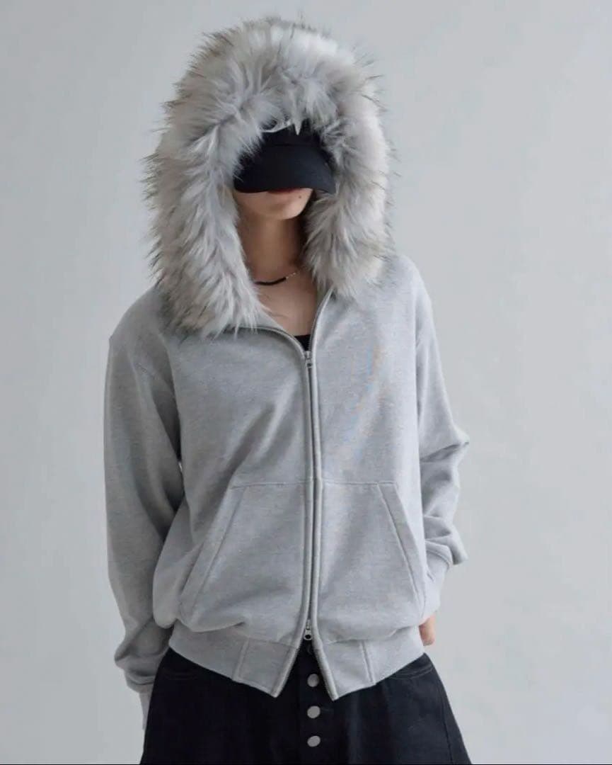 epnkアジャスタブルフェイクファーフーディ EPNK（イーピーエヌケー）の「Adjustable Faux Fur Hoodie