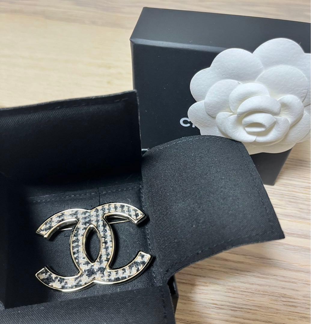 CHANEL フェルト生地 ブローチ シャネル CHANEL CHANEL ブローチ ABE664 B18474 ラインストーン