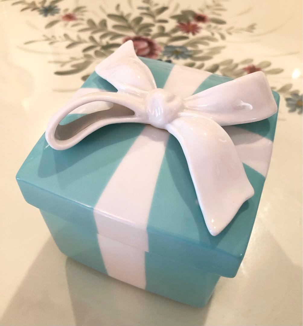 大きいサイズTiffany&Co.陶器ブルーボックス小物入れ