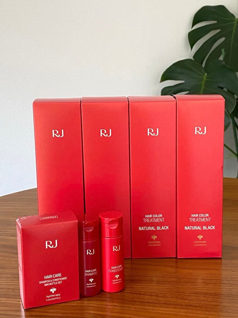 山田養蜂場★RJヘアカラートリートメント 4個セット★新品★プレゼント付