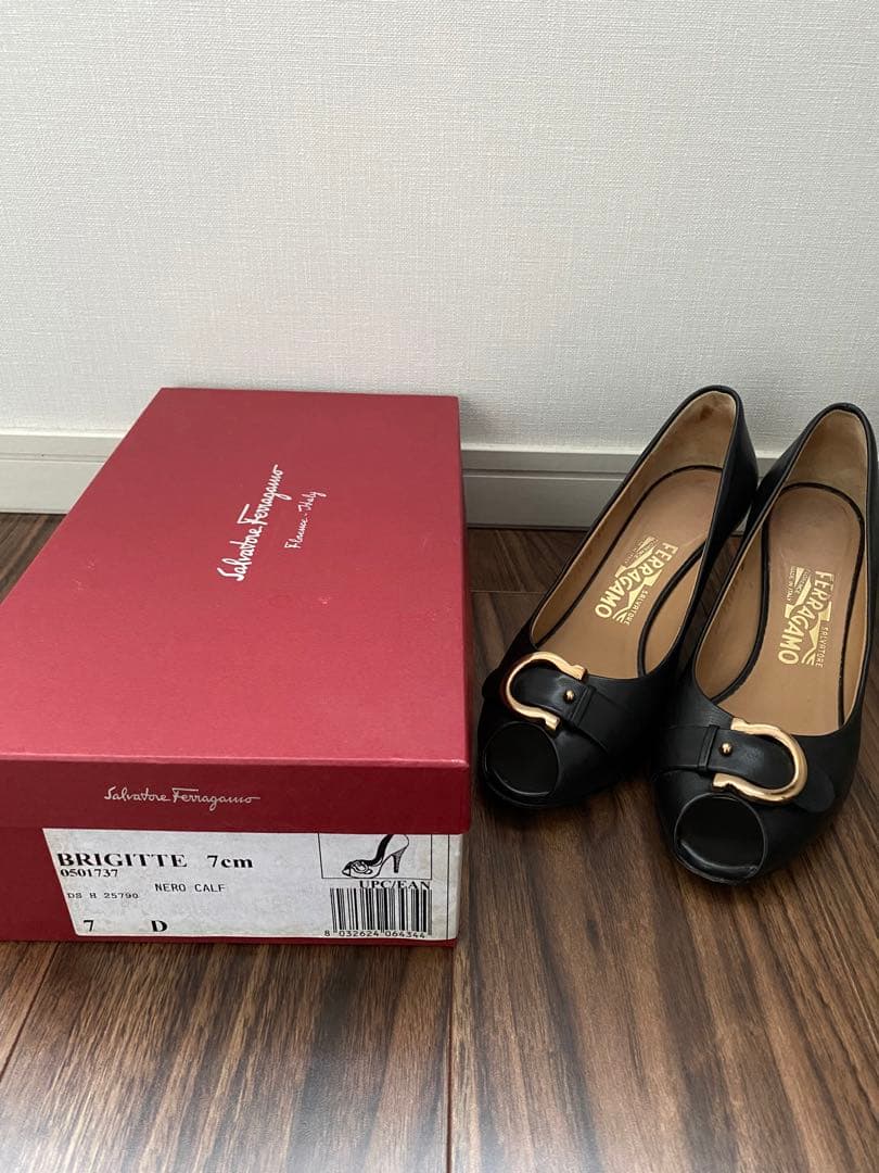 サルヴァトーレフェラガモ サンダル ハイヒール　24.5cm