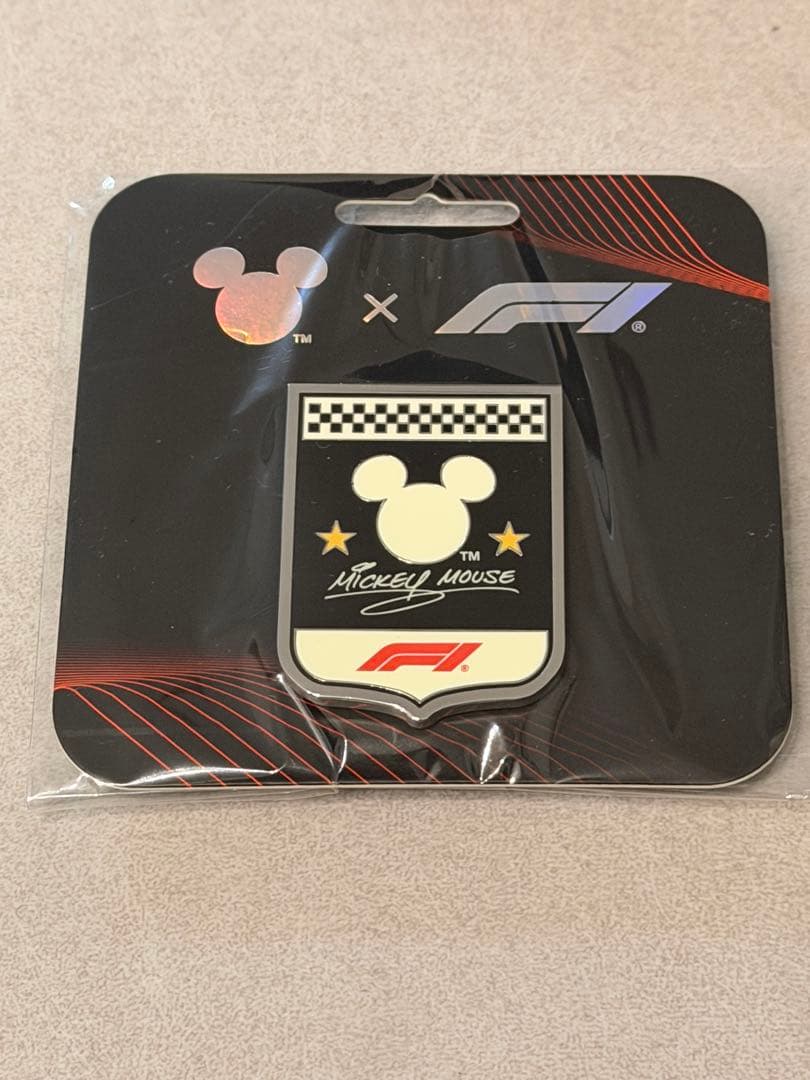 限定 ミッキーマウス F1 コラボ バッジ 未開封 ディズニー