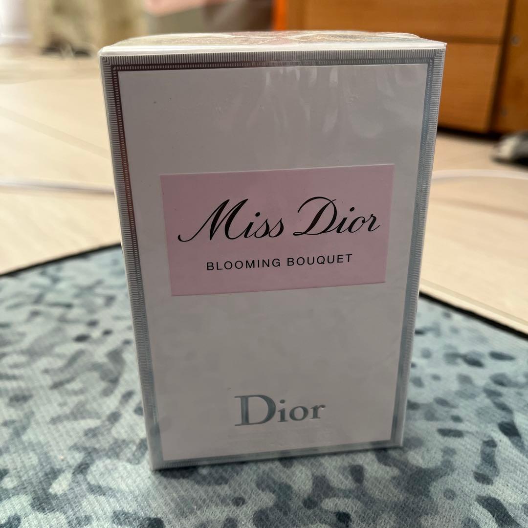 新品　Miss Dior Blooming Bouquet 100ml Amazon.co.jp: Christian Dior Miss Dior Blooming Bouquet Eau de