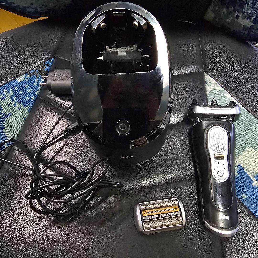 BRAUN S9Pro ほぼ未使用替刃&洗浄機付き