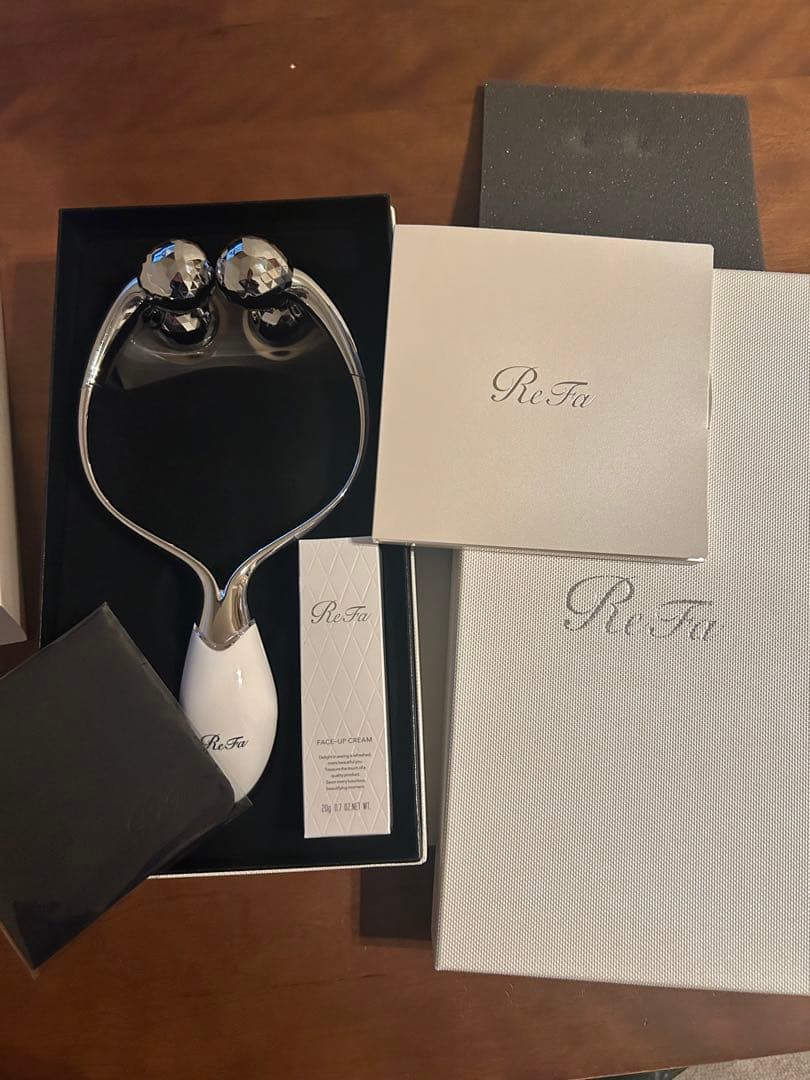 新品！リファ　ダブル　美顔器ローラー