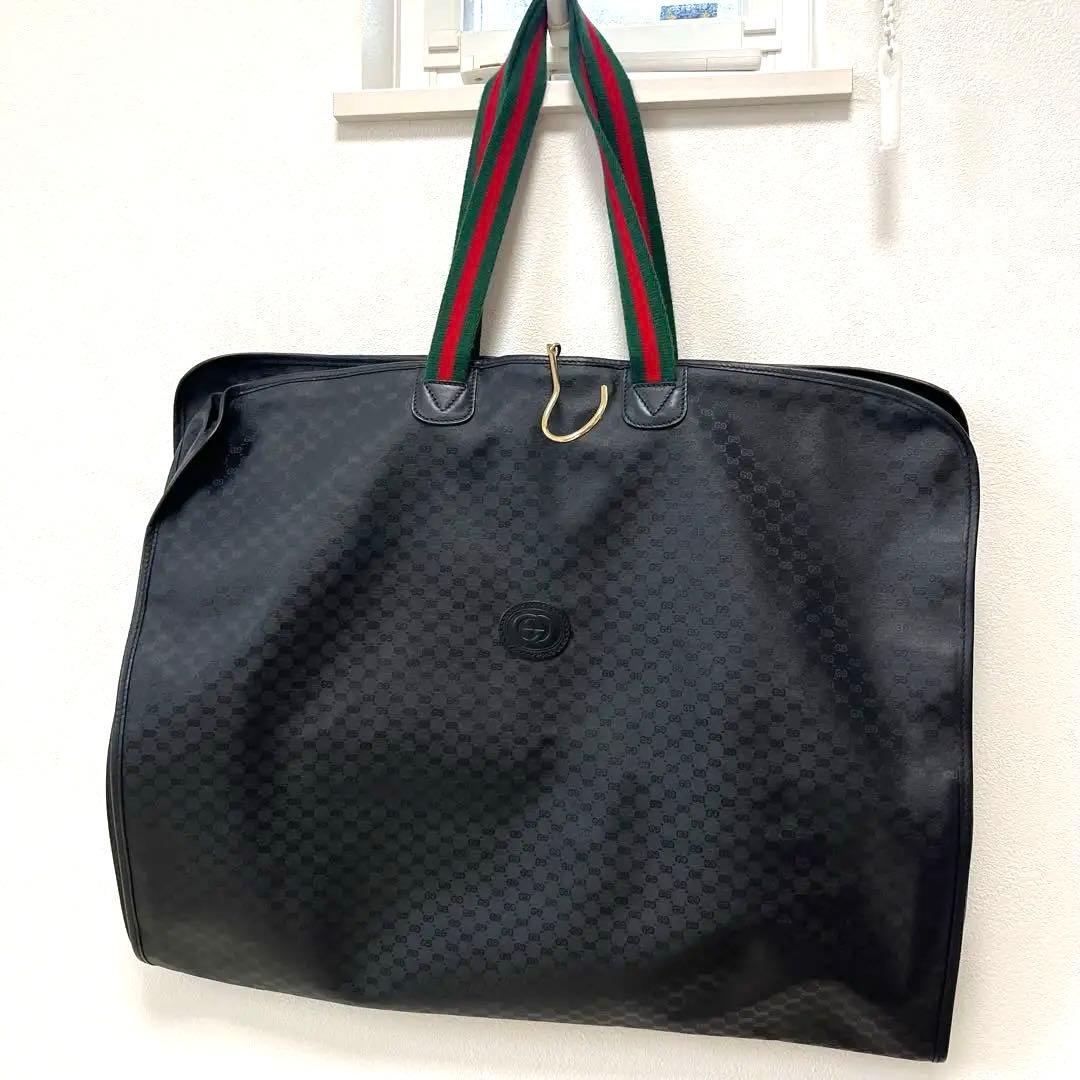 極美品　GUCCI ＧＧ柄　レザー　ガーメントケース　ハンガーつき　黒