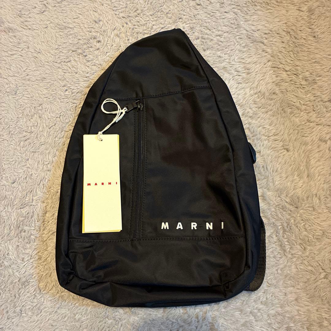 く*ま様 【新品】MARNI マルニ (M01634 M00TJ) ボディバッグ