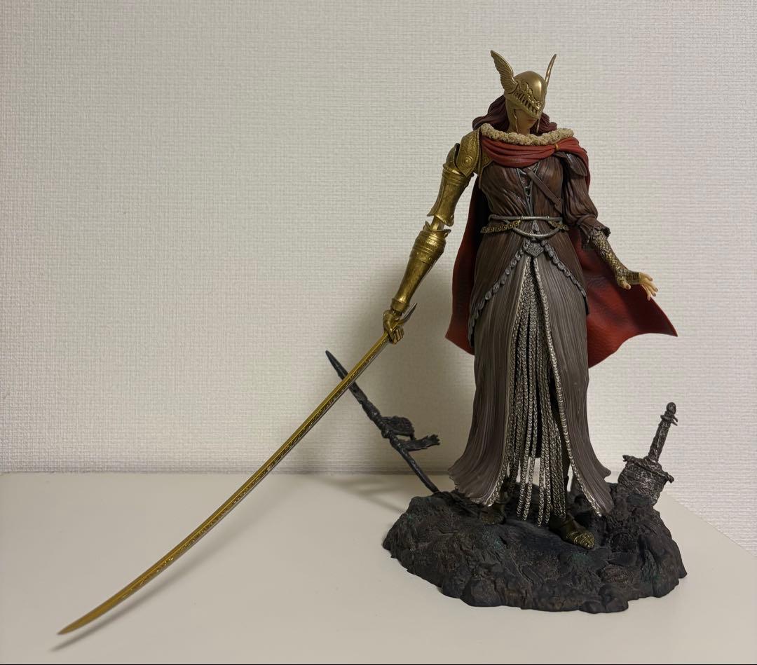 マレニア　スタチュー