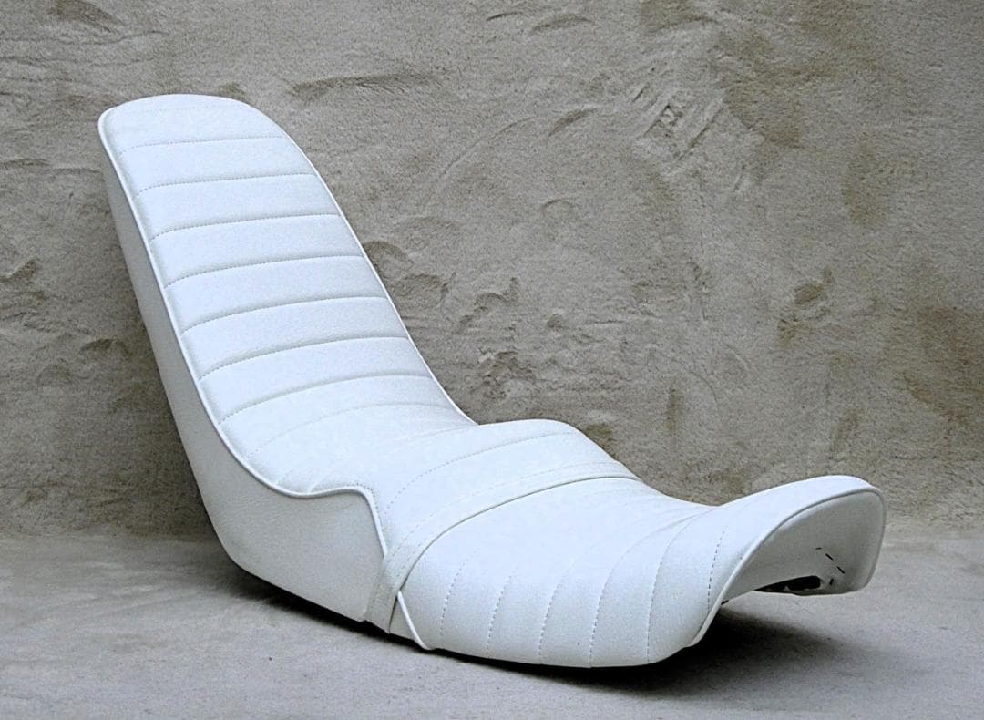 CBX400F 白皮40cm 三段シート/補強入り ホワイトCBX550F CBX400F 白皮 40cm 三段シート/補強入 CBX550Fの通販 by へっぽこ社員