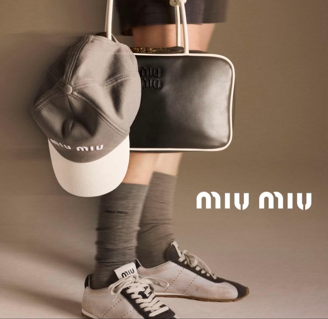 新作♡ miumiu キャップ　グレー　ホワイト　ミュウミュウ