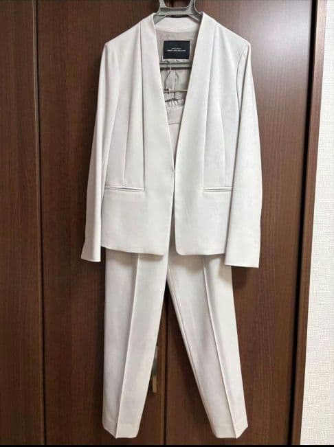 グリーンレーベルリラクシング ノーカラージャケットパンツスーツ　セットアップ green label relaxing（グリーンレーベルリラクシング）の「ダブル