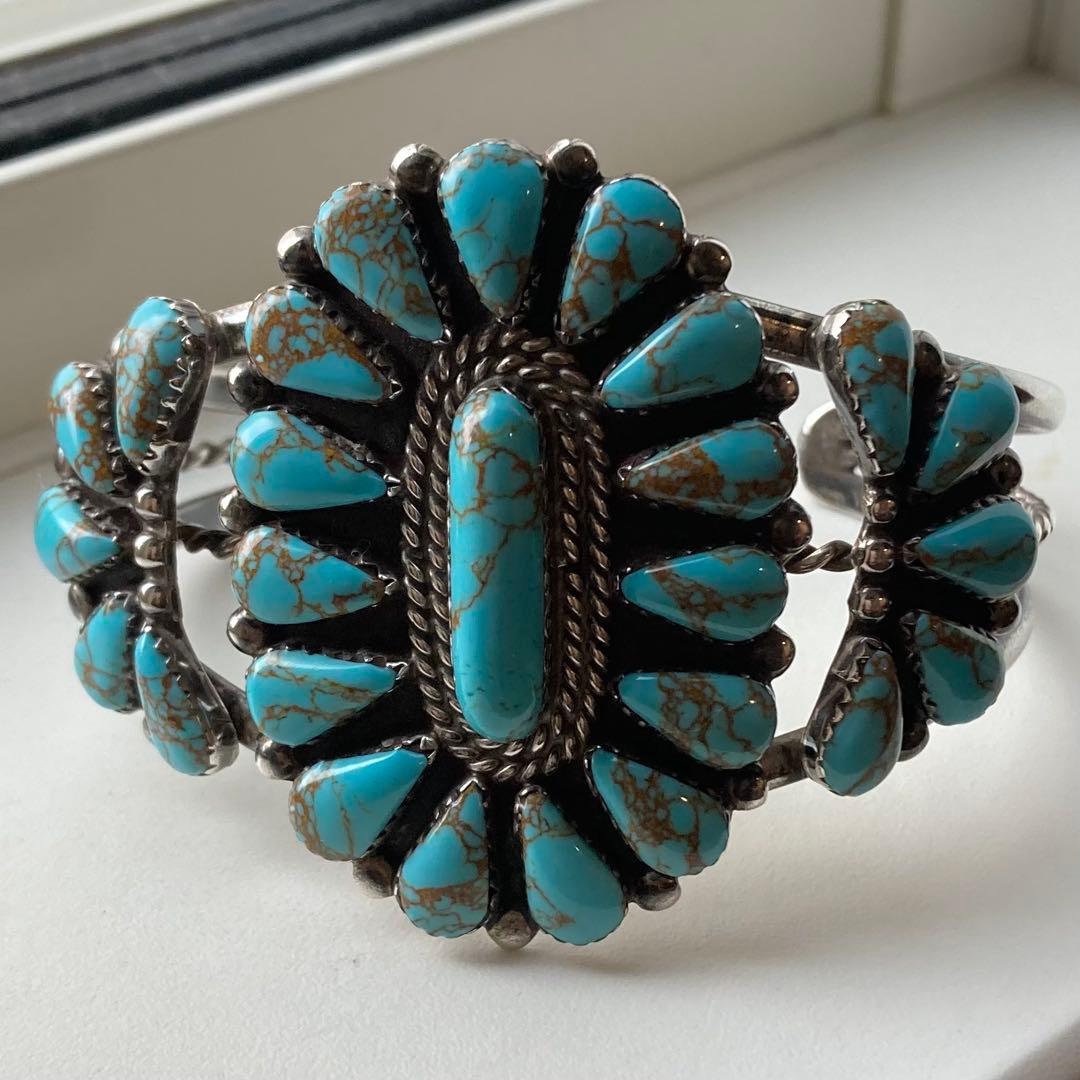 スターリングシルバー ナバホ族 ターコイズ フラワー クラスター バングル ナバホ族 キングマンターコイズフラワー＆リーフモチーフバングル