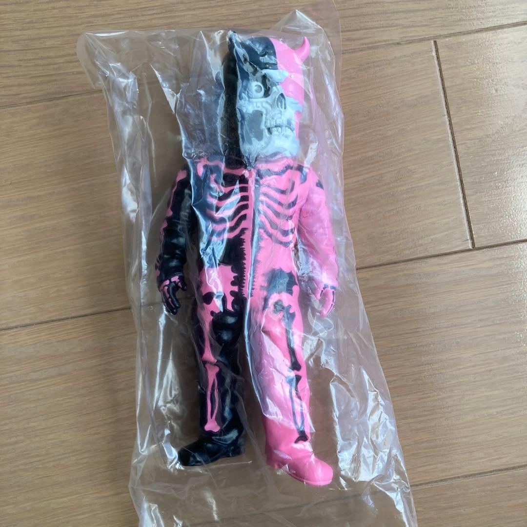 BALZACスカルマン　ソフビ　フィギュア　桃黒ハーフ　未開封品