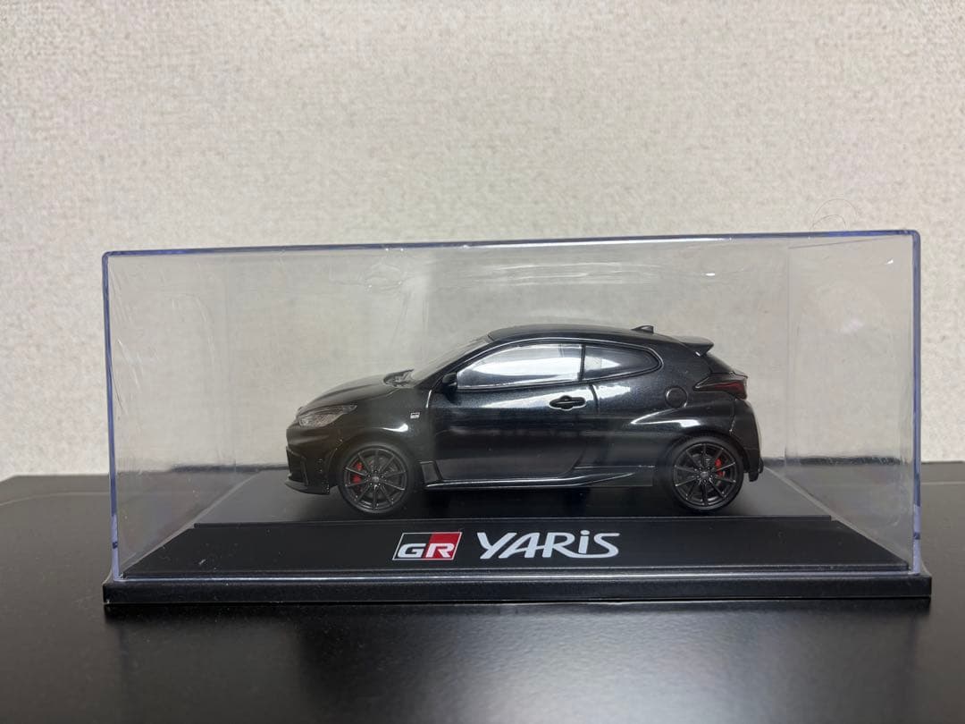 GR YARIS カラーサンプル プレシャスブラックパール
