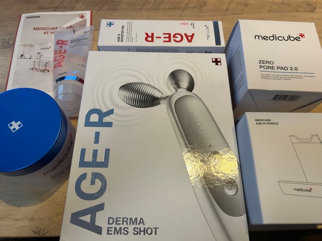 メディキューブ AGE-R 美顔器　＆　毛穴ゼロパッド